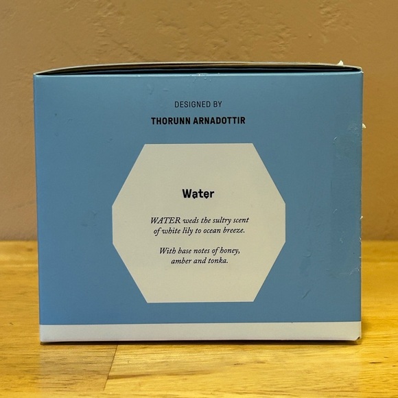54 Celsius Water Elements Candle. Wite Lily & Ocean Breeze Scented. New In Box. - Picture 4 of 8